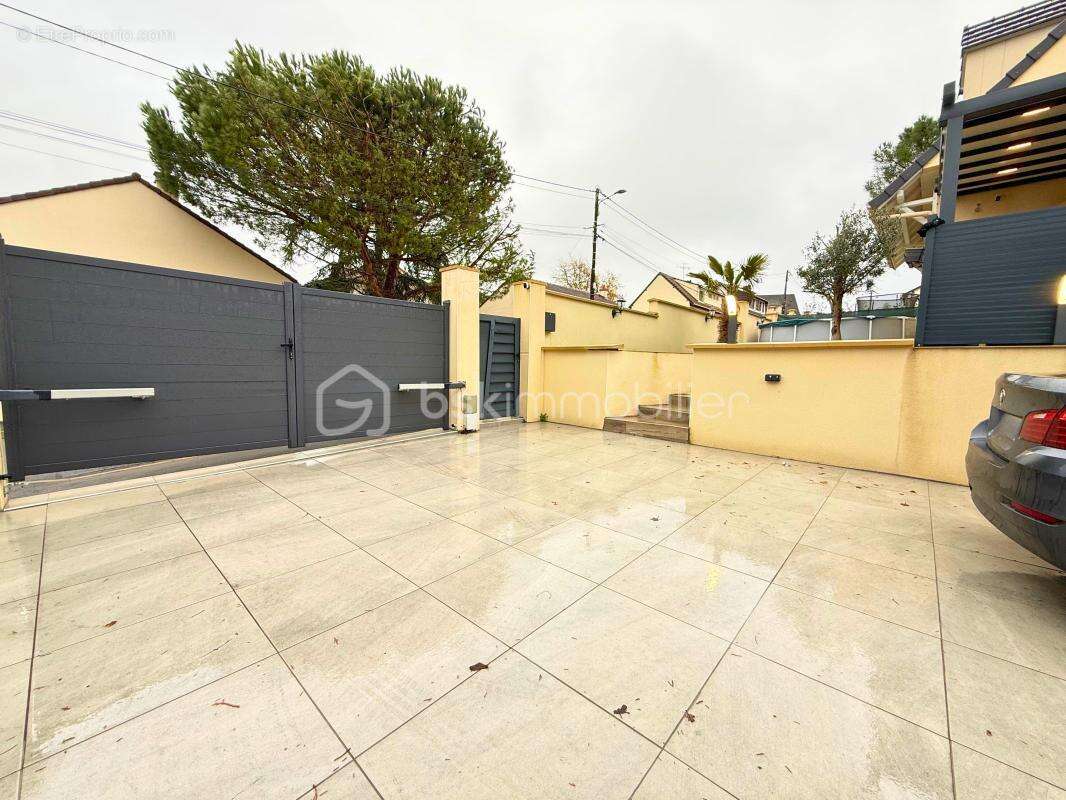 Maison à CORBEIL-ESSONNES