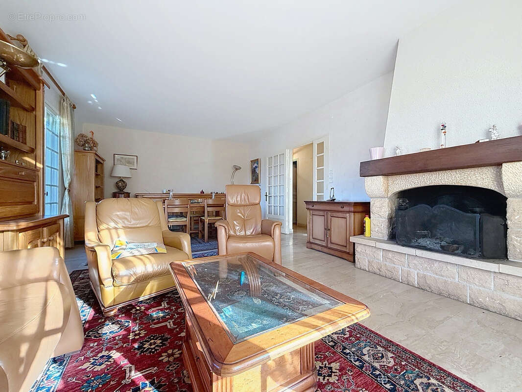 Maison à SAINT-CYR-LA-ROCHE