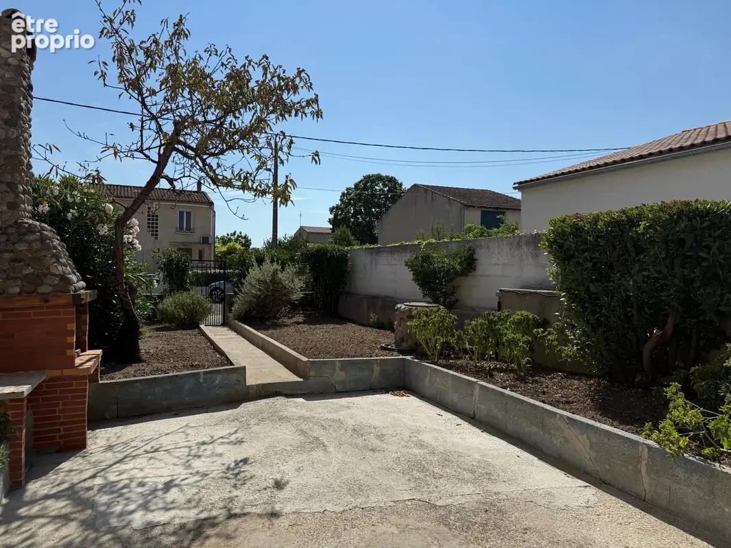 Maison de village avec jardin et garage - photo 3