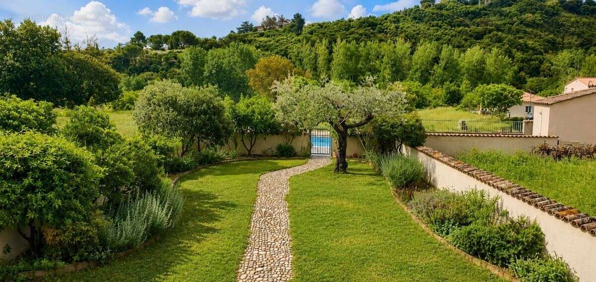 Photo 2 - Maison à ROQUEBRUN