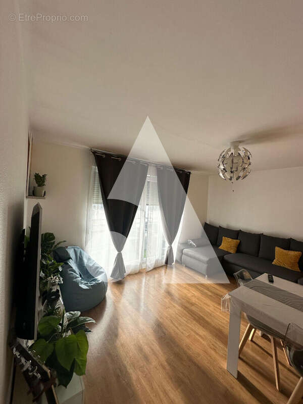 Appartement à VILLENEUVE-LA-GARENNE