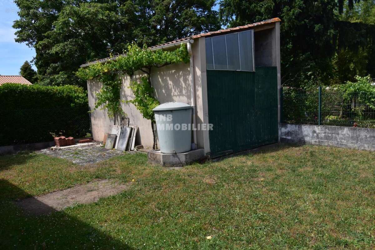 Maison plain pied t3 + studio + deux garages - photo 3