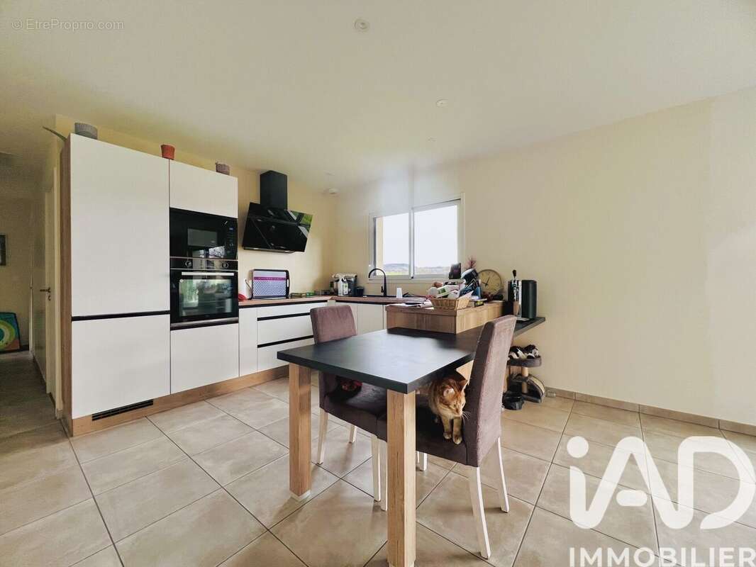 Maison 103 m² à Saint-Clement-Les-Places  - photo 3