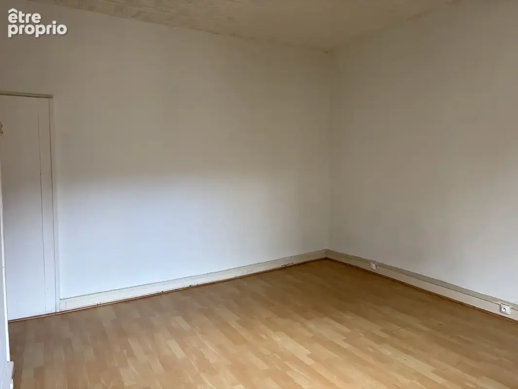 Coussac Bonneval immeuble - ancien magasin et appartement F3 - photo 9