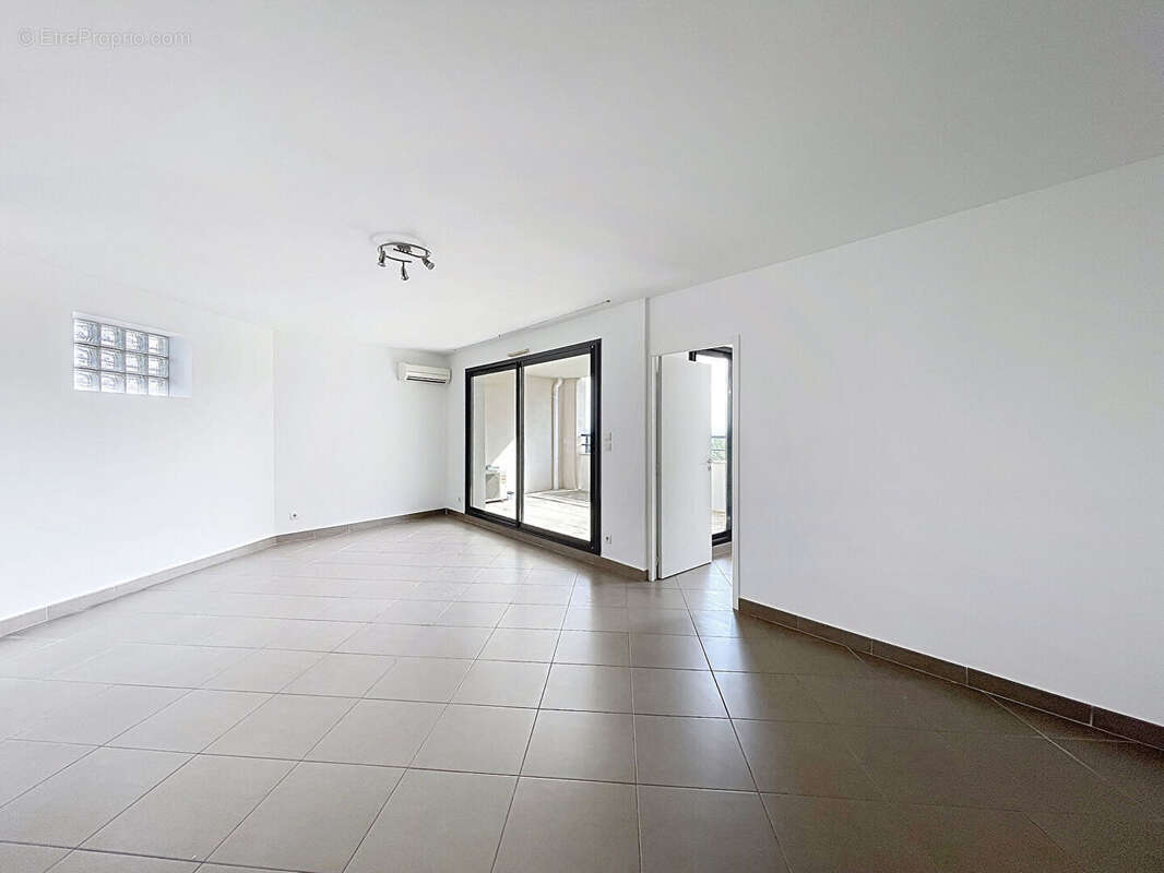 Appartement à VILLENEUVE-LES-AVIGNON