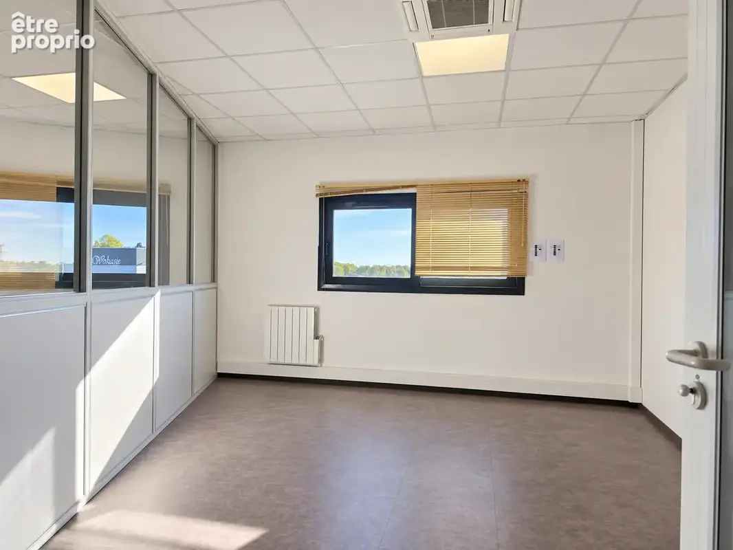 Bureaux 81,98 m2 avec 4 parkings  la ville aux dames - photo 2