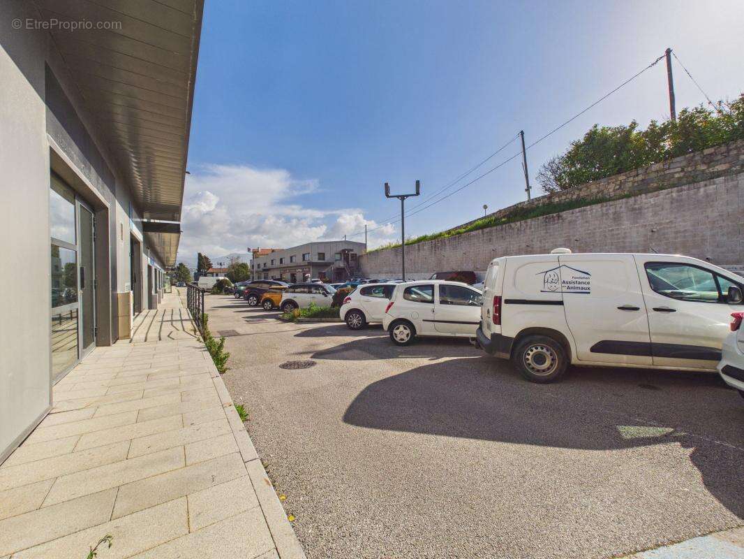 A vendre local baleone - photo 2