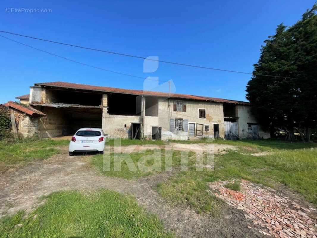 Maison à EYZIN-PINET