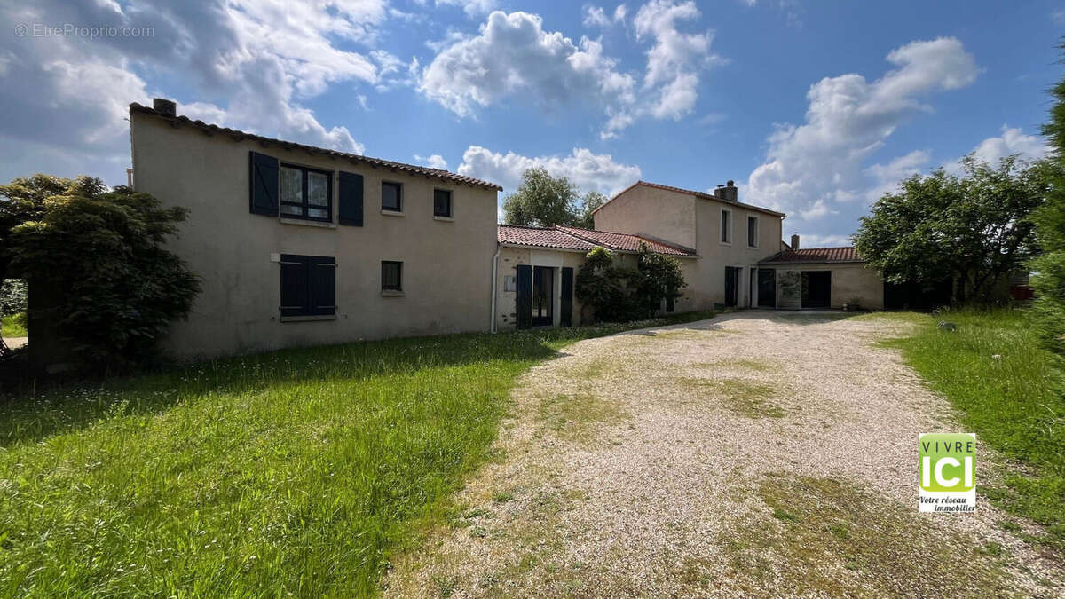 Maison à LA CHAPELLE-BASSE-MER