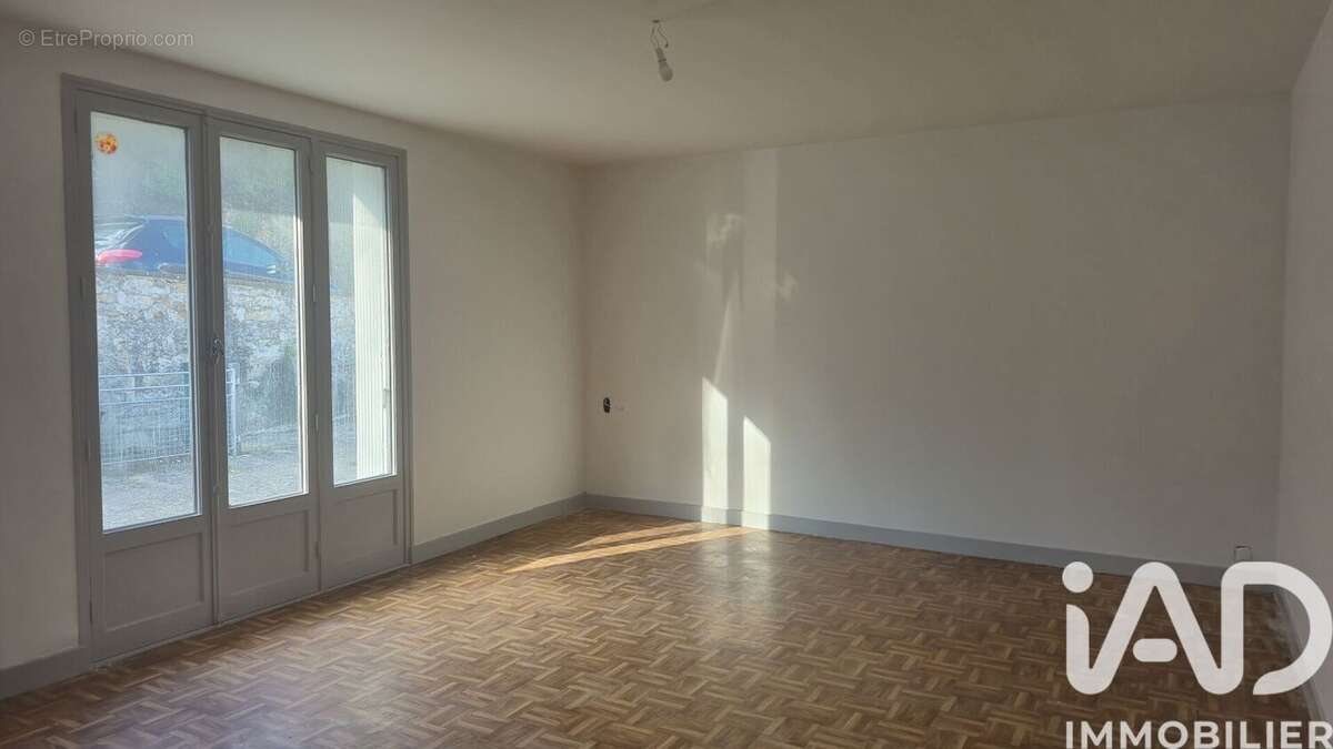 Photo 2 - Maison à SAINT-LEONARD-DE-NOBLAT