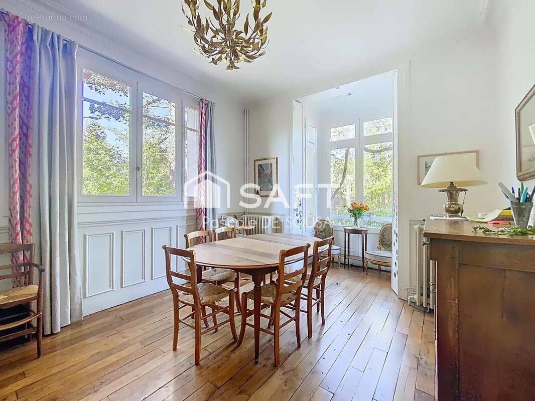 Maison 142 m² à La Celle-Saint-Cloud  - photo 2