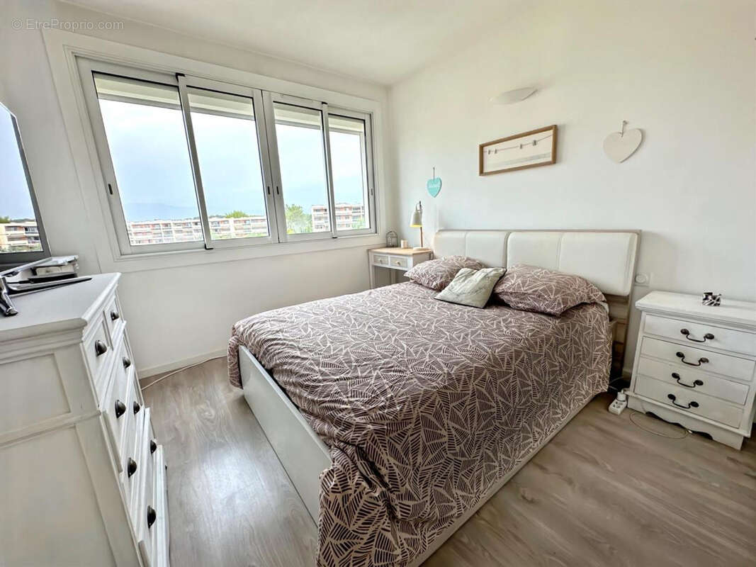 ANTIBES HAUTEUR, Beau 3 pièces de 64 m2 cave avec aperçu mer - photo 8