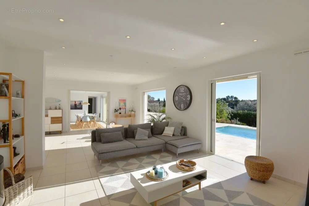 Maison à BAGNOLS-EN-FORET