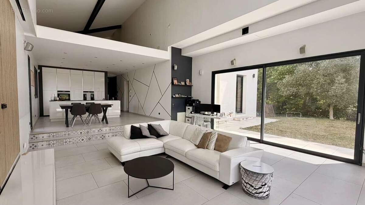 Maison 174 m² à Aix-En-Provence  - photo 3
