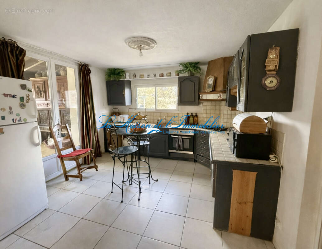 Proche St Ambroix, maison idéal accueil de type F9 sur 1300 m2 de terrain avec piscine - photo 4