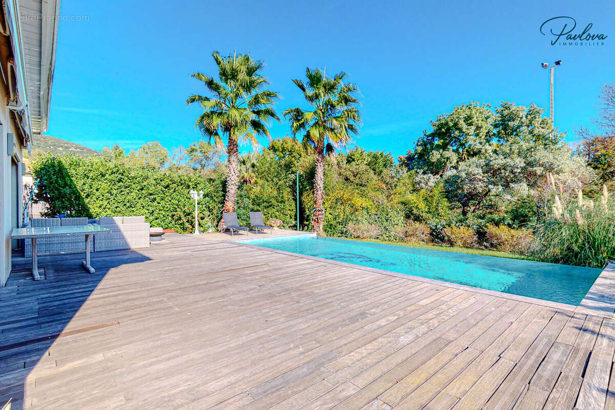 Maison à VAILHAUQUES