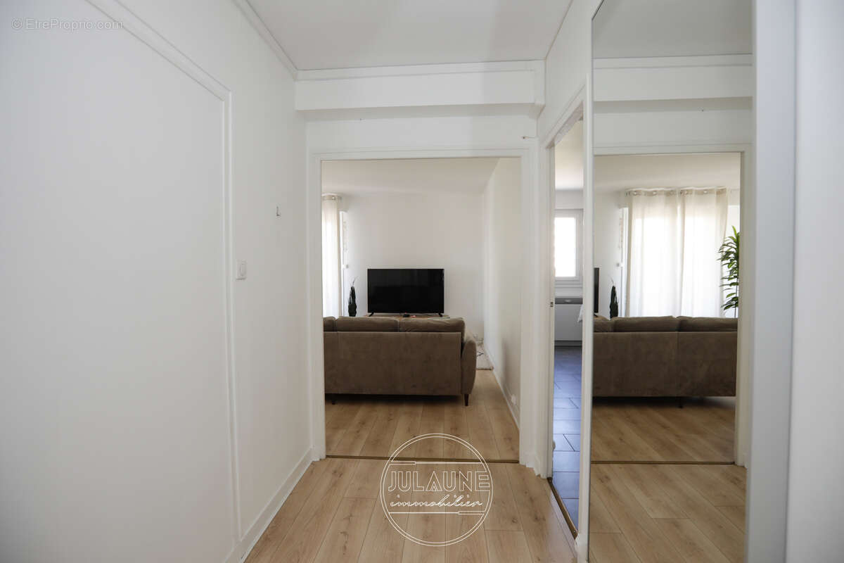 Appartement T5   Secteur Renoir   Un bien aux multiples possibilités ! - photo 2