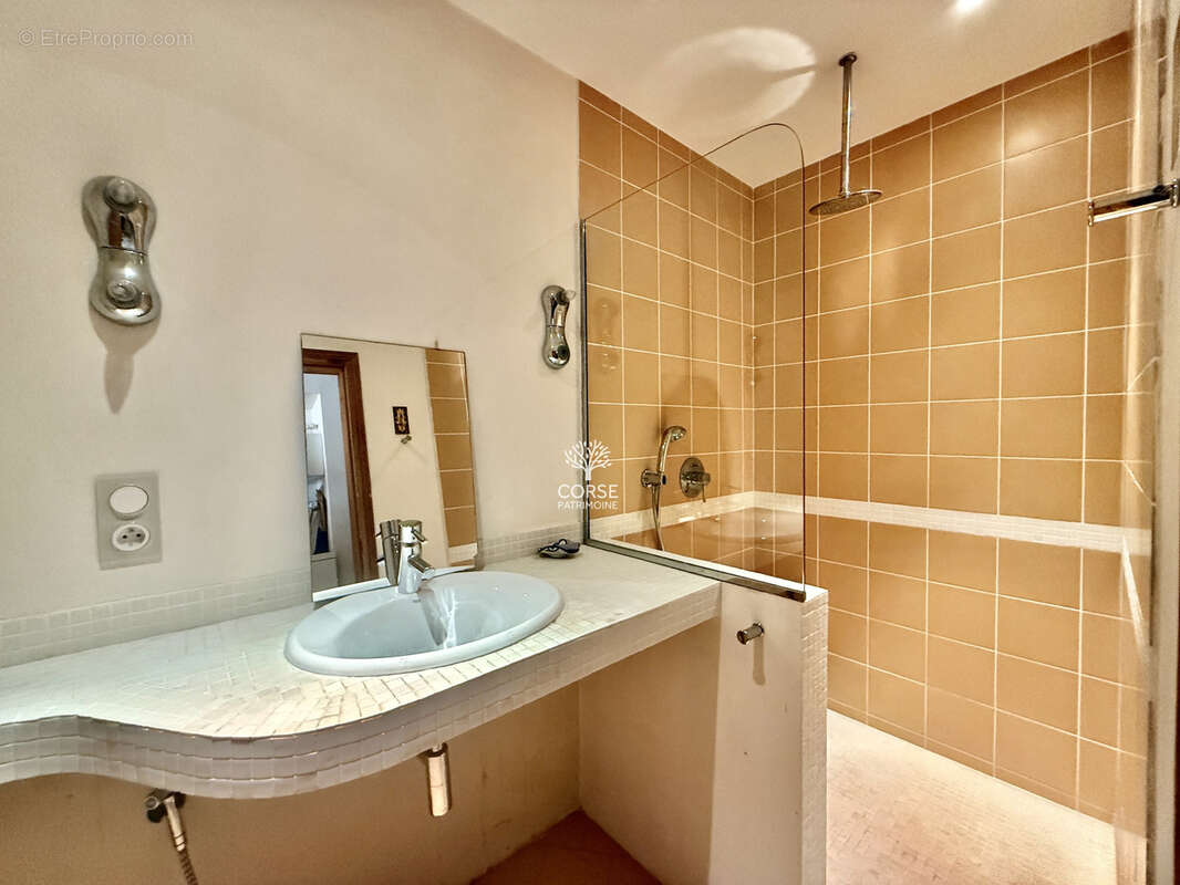 Extremement rare à la vente, duplex sur les falaises de Bonifacio - photo 10