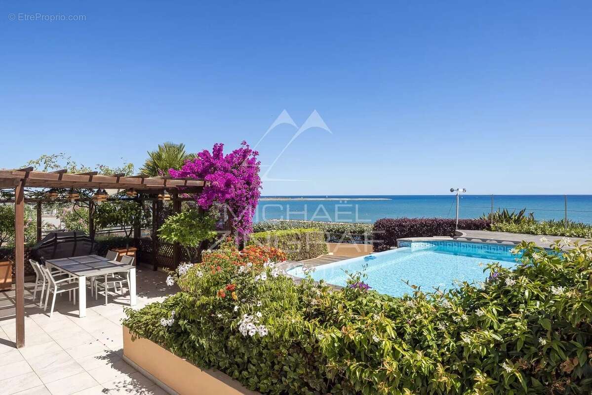 Appartement à SAINT-LAURENT-DU-VAR