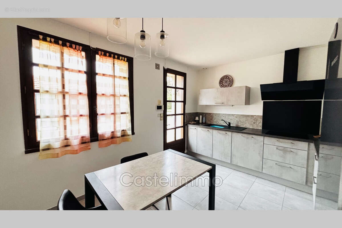 Maison à CASTELMAYRAN