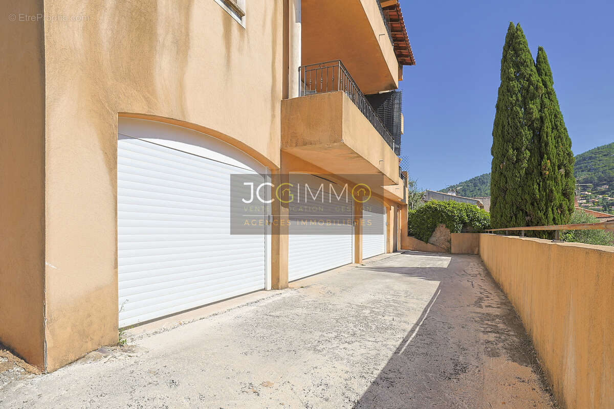 Appartement à SOLLIES-TOUCAS