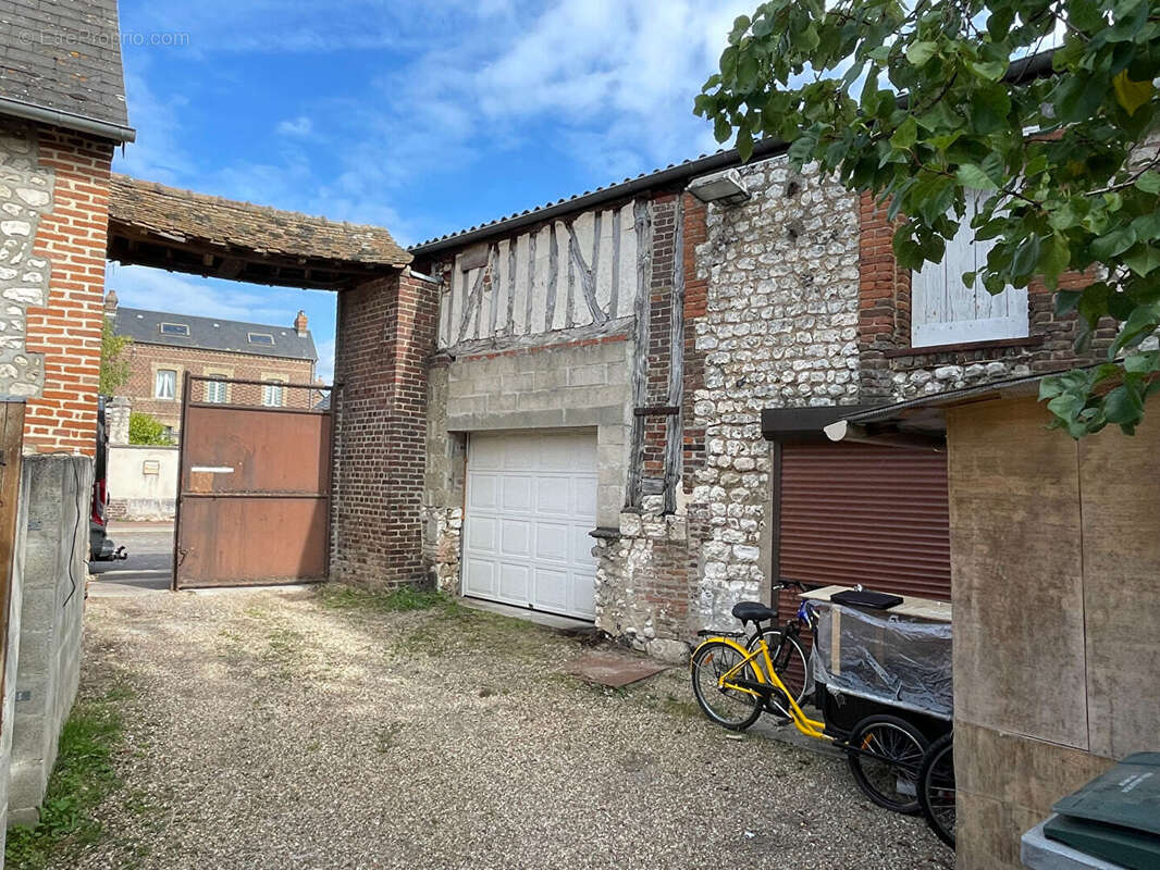 Bâtiment à usage de garage - photo 3