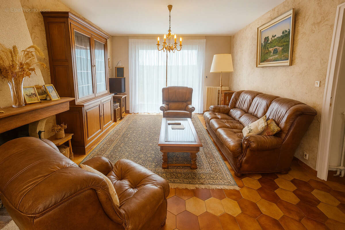 Maison à SAUVIAT-SUR-VIGE