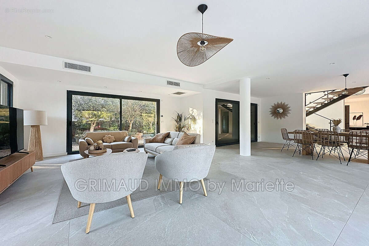 Maison à PLAN-DE-LA-TOUR