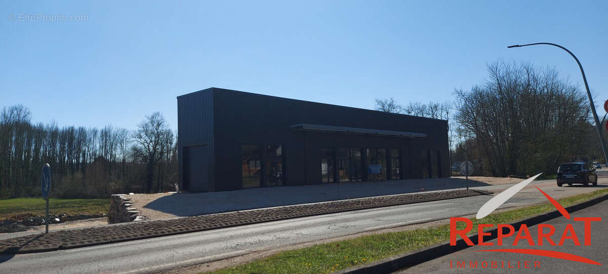 Commerce à DAMPNIAT