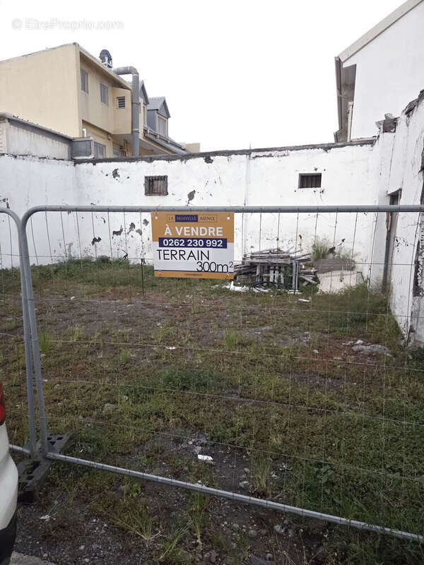 Photo 4 - Terrain à SAINT-DENIS