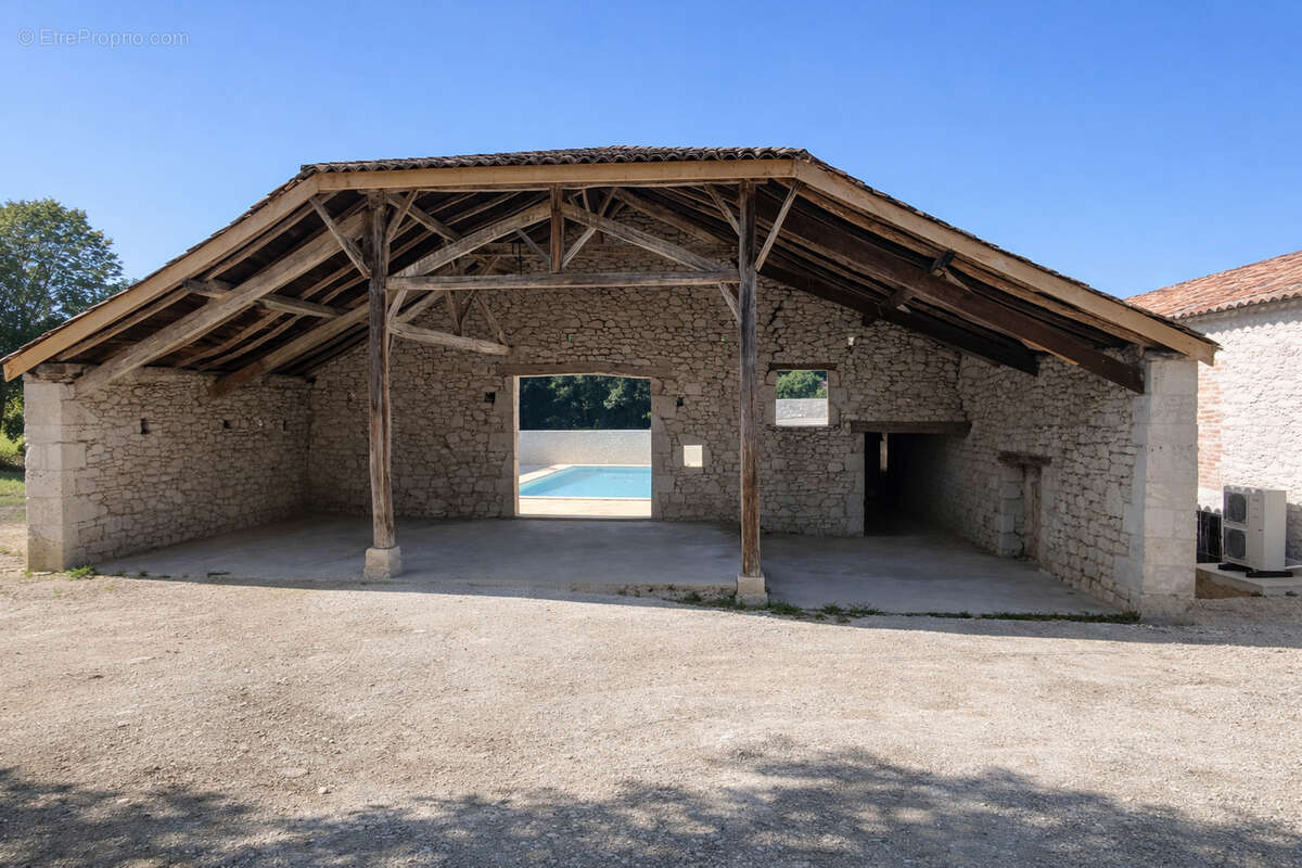 Maison à MONTAIGU-DE-QUERCY