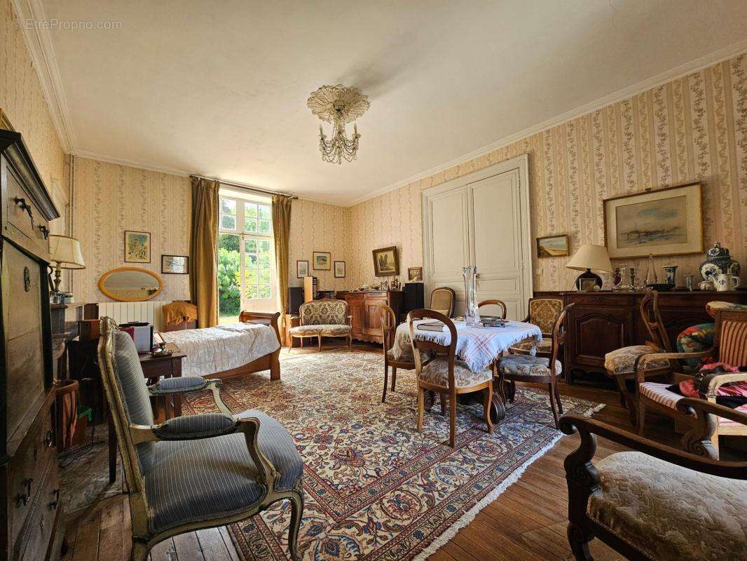 Maison 292 m² à Saint-Germain-De-Marencennes  - photo 5
