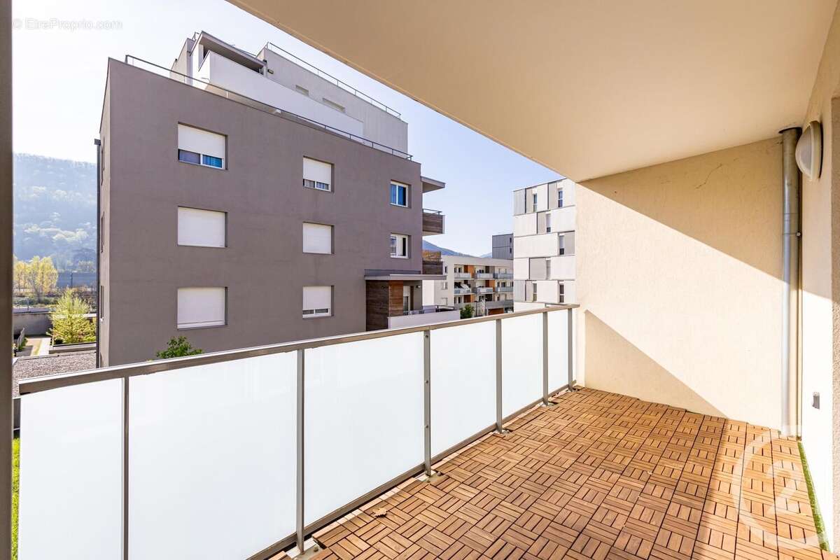 Appartement à SAINT-MARTIN-D'HERES