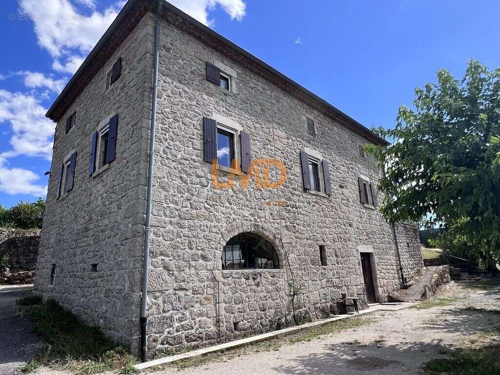 Bâtisse en pierre, fort potentiel - photo 20