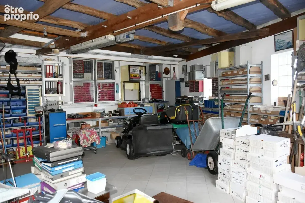 Ensemble immobilier en pierres sur vaste terrain paysagé - photo 12