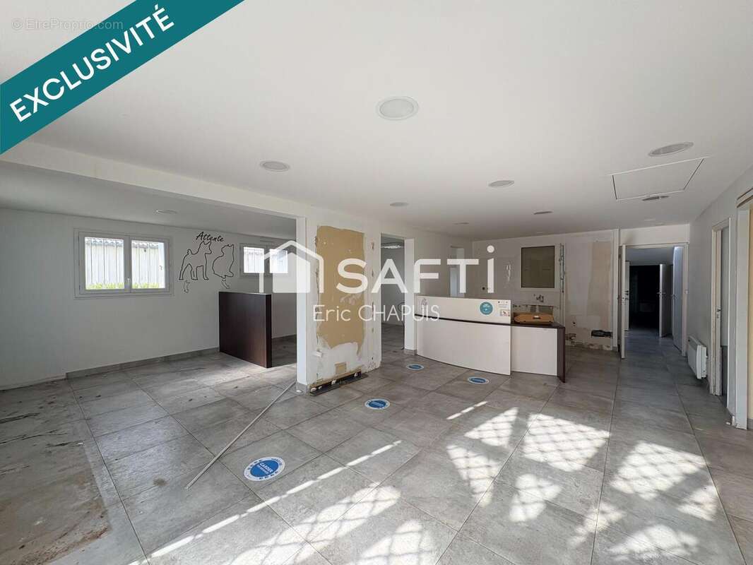 Commerce 232 m² à Saint-Aubin-D'aubigne  - photo 3
