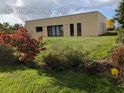 Maison à CLEDEN-POHER