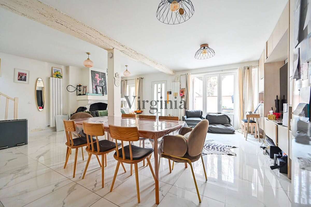 Appartement à CHARENTON-LE-PONT