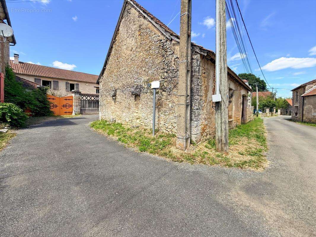 Maison à SAVIGNAC-LES-EGLISES