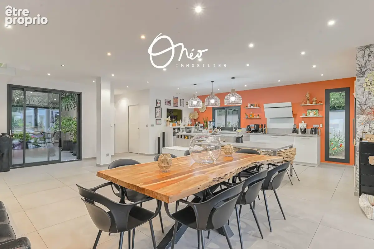 Coeur village - Villa contemporaine de 282 m2 sur sa parcelle de 2148 m2 - photo 10