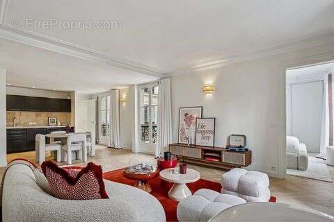 Appartement à PARIS-1E