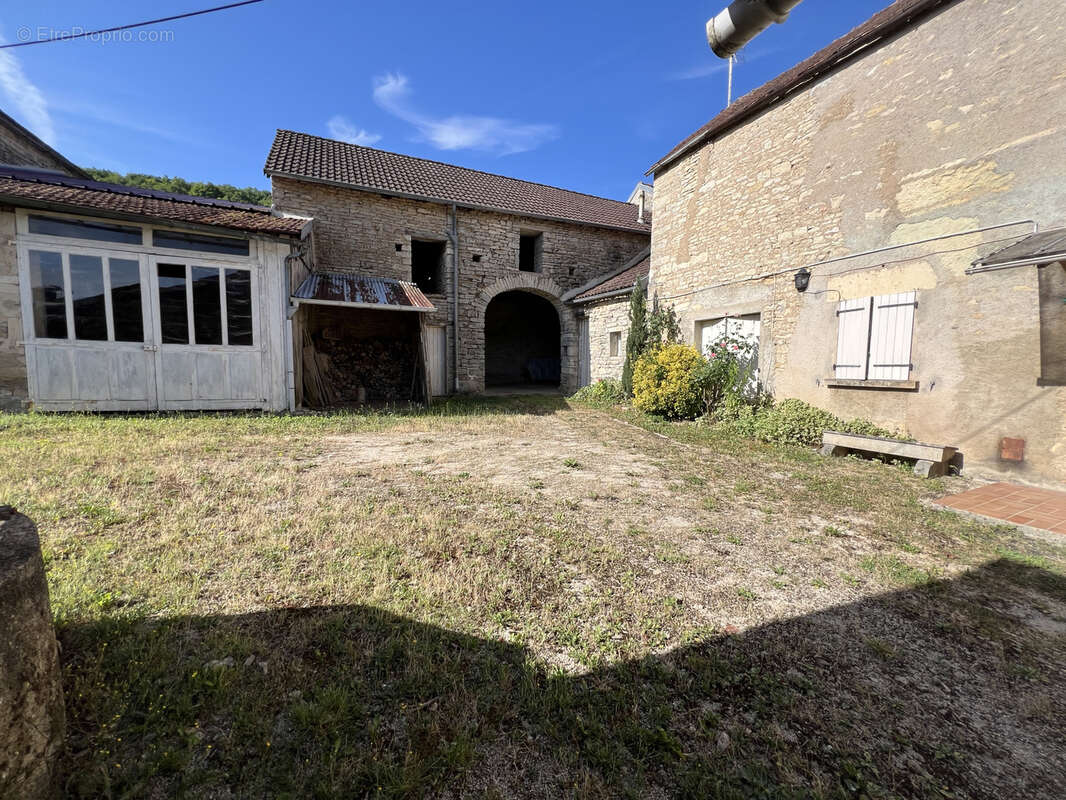 Maison avec atelier - photo 9