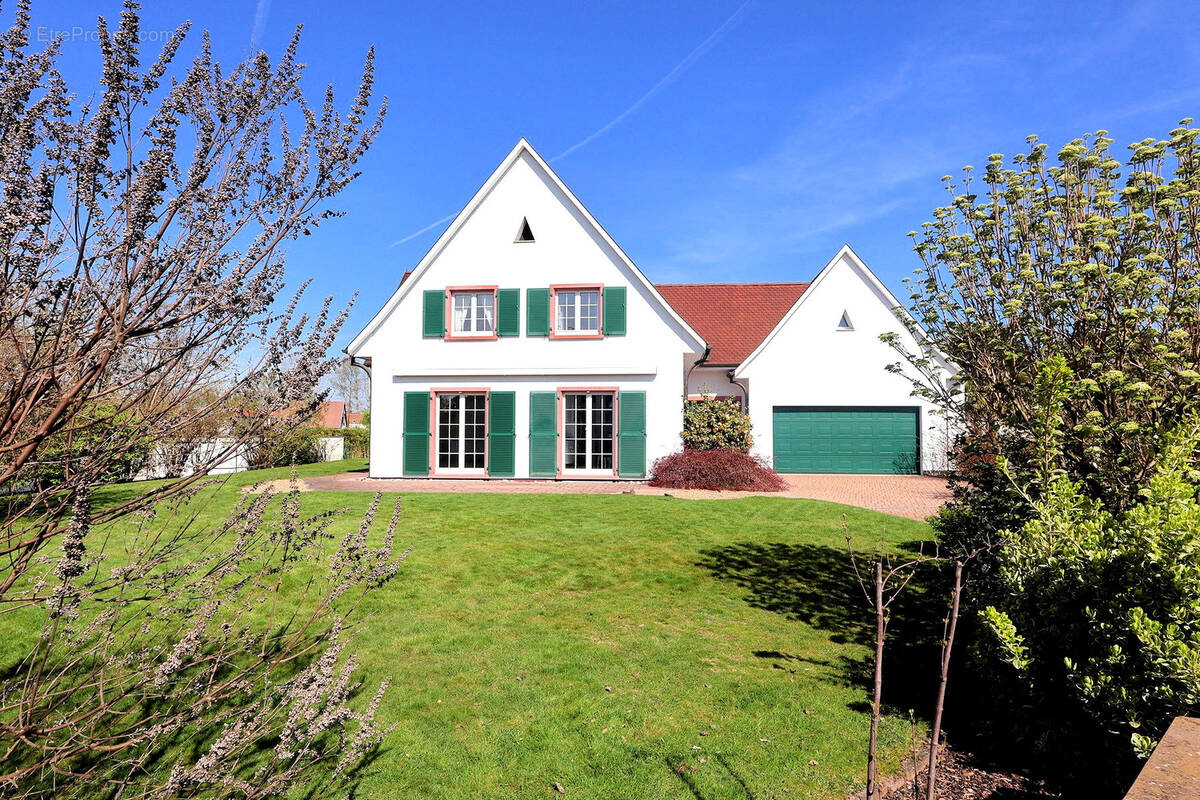 Maison à VILLAGE-NEUF