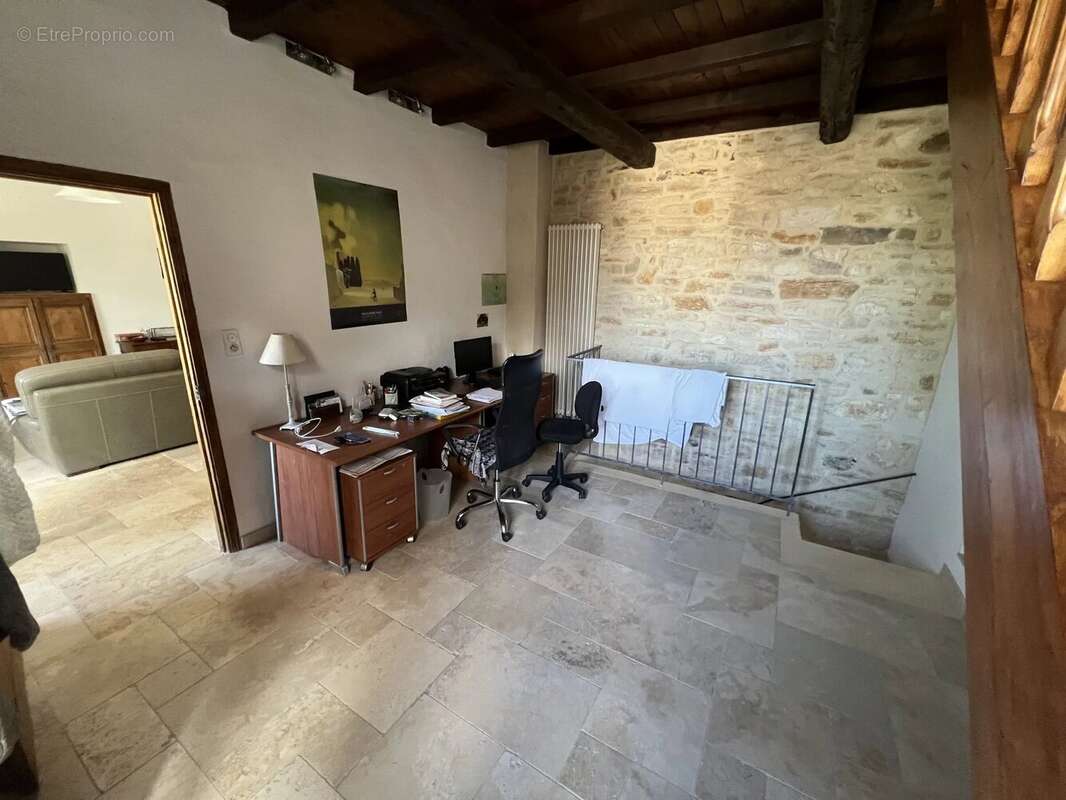 Appartement à CASTELNAU-VALENCE