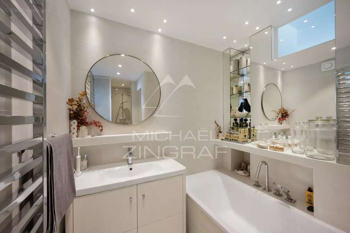 Appartement à PARIS-7E