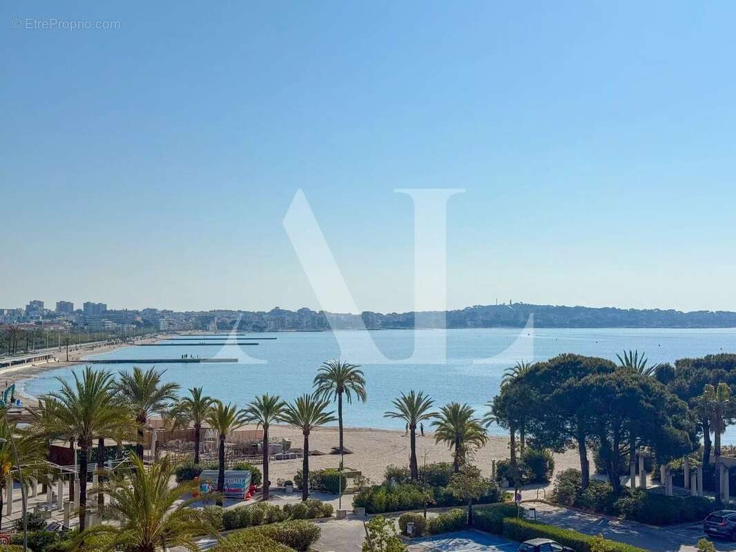 Appartement à VALLAURIS