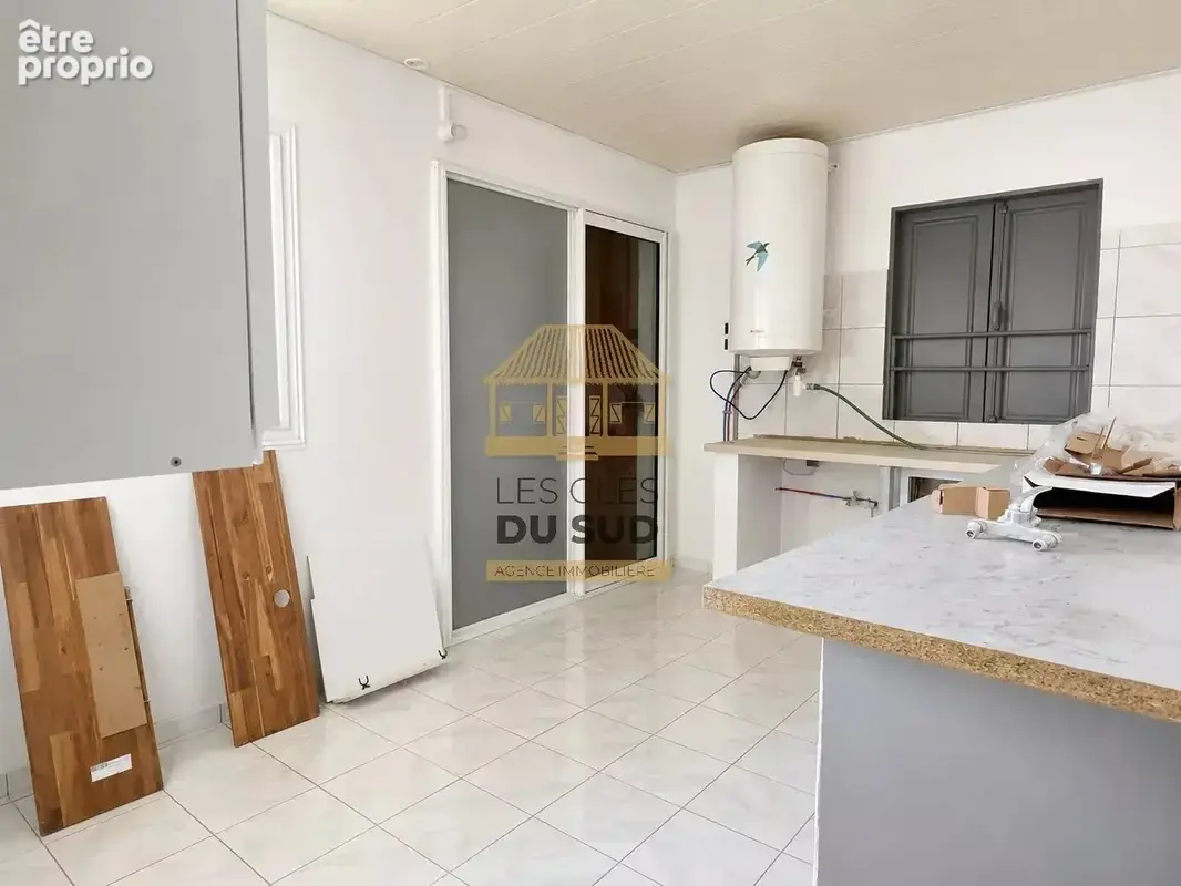 Maison T4 de plain-pied à rénover au calme à La Rivière Saint-Louis - photo 4