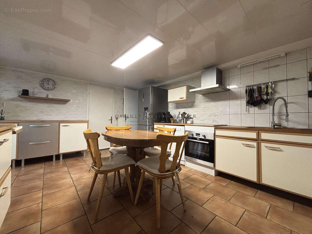 Maison à AY-SUR-MOSELLE