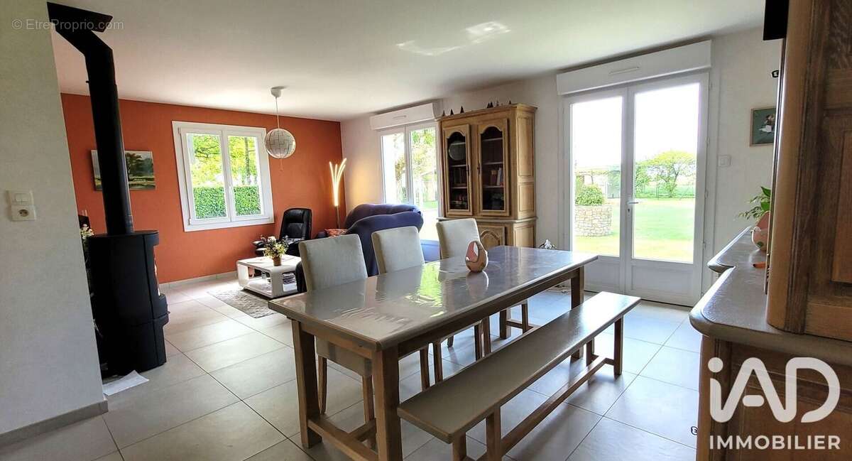 Maison 151 m² à Saint-Denis-La-Chevasse  - photo 8