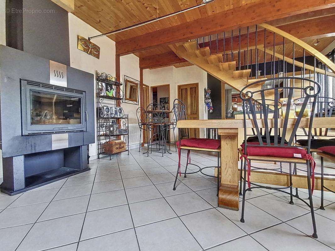 Maison - 5 chambres - Cave - Garage - Buanderie - Terrasse - Jardin - Proche commodités - photo 18